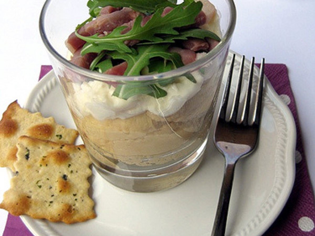 Crema di ceci con stracchino, crudo e rucola