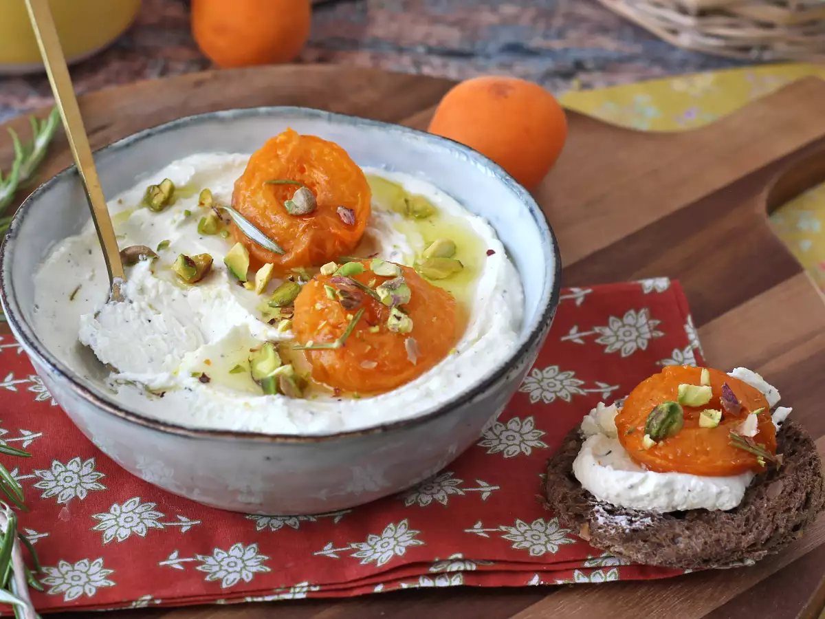 Crema di feta con albicocche arrostite e pistacchi - foto 2