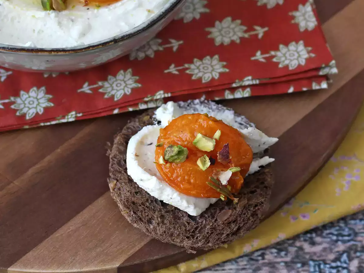Crema di feta con albicocche arrostite e pistacchi - foto 3