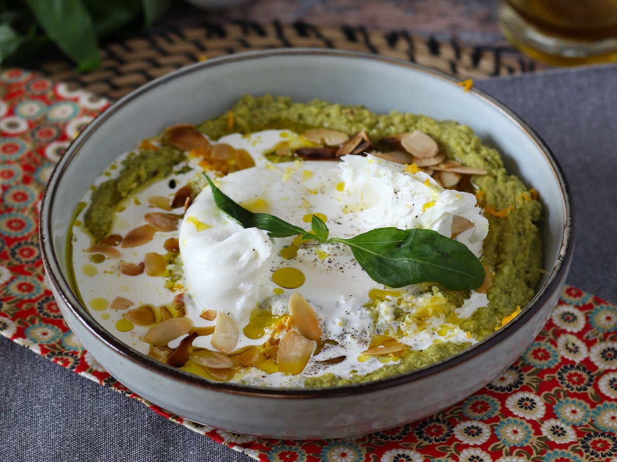 Crema di piselli con burrata e mandorle - foto 4