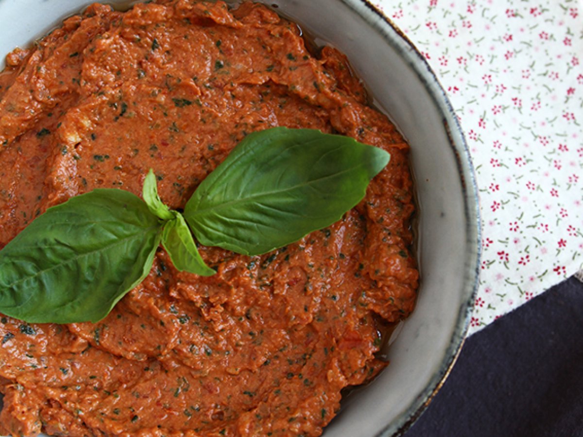 Crema di pomodori confit e basilico - Ricetta aperitivo - foto 2