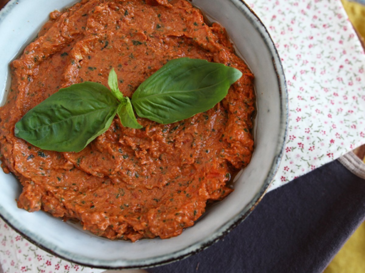 Crema di pomodori confit e basilico - Ricetta aperitivo - foto 4