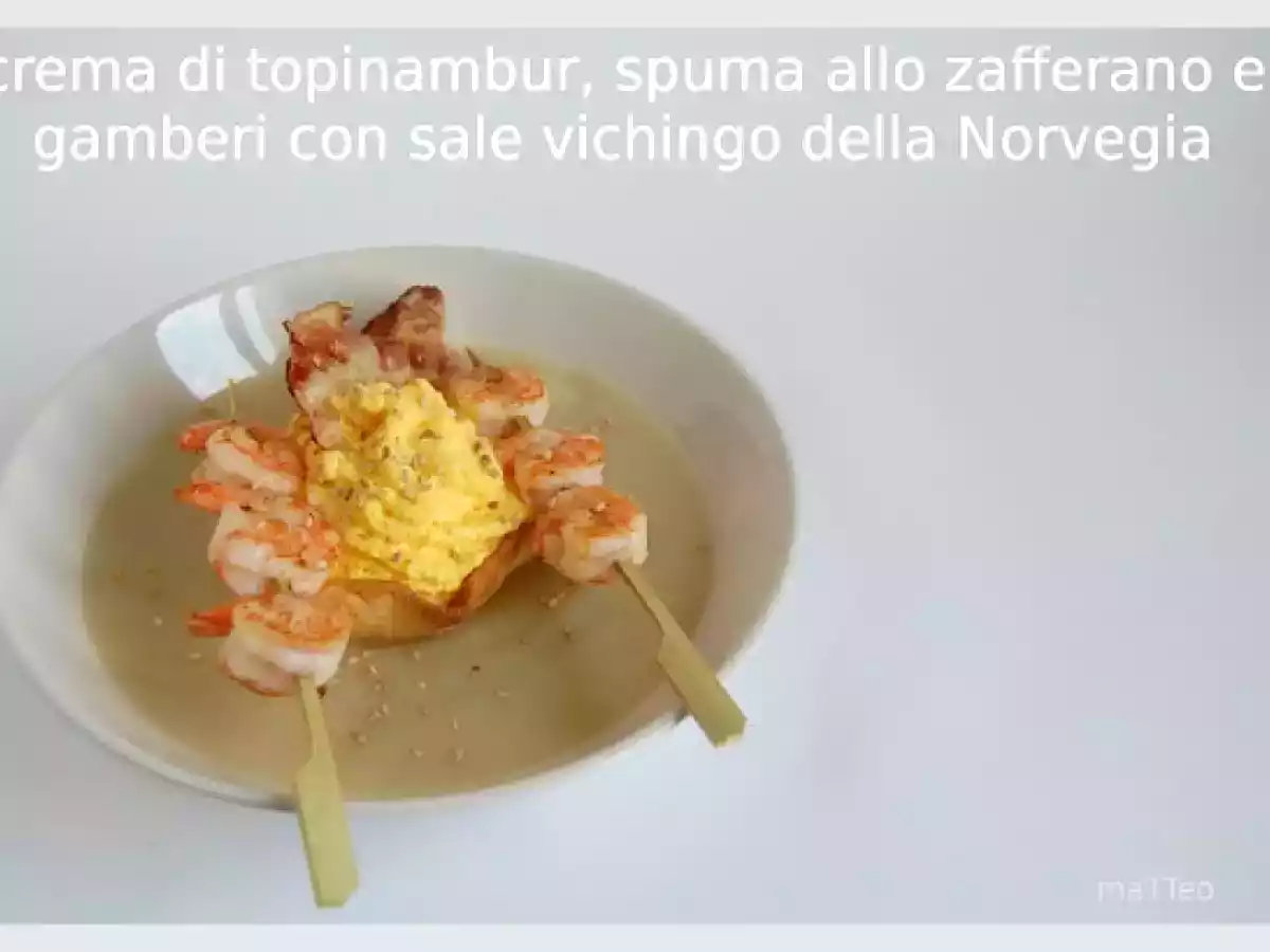 Crema di topinambur, spuma allo zafferano e gamberi con sale vichingo della Norvegia - foto 2
