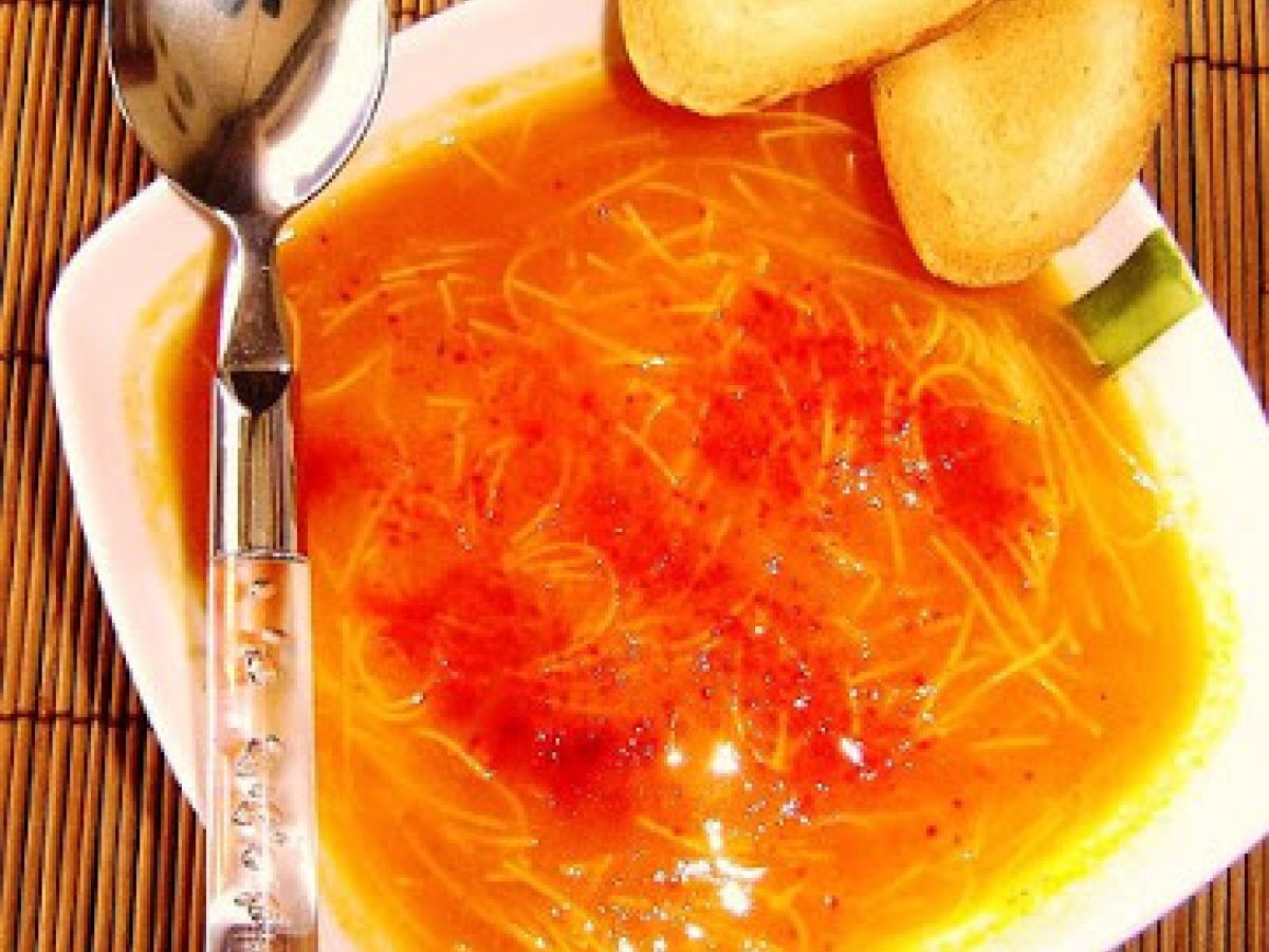 Crema di zucca alla curcuma e zafferano con fili di riso