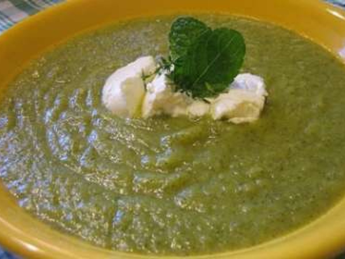 CREMA DI ZUCCHINE AL PROFUMO DI MENTA E TIMO