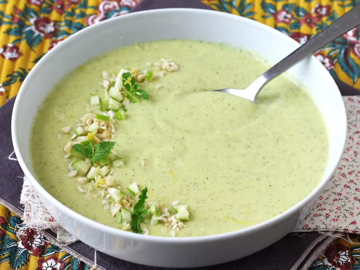 Crema di zucchine con mela verde e yogurt: ricetta veloce e raffinata - foto 4