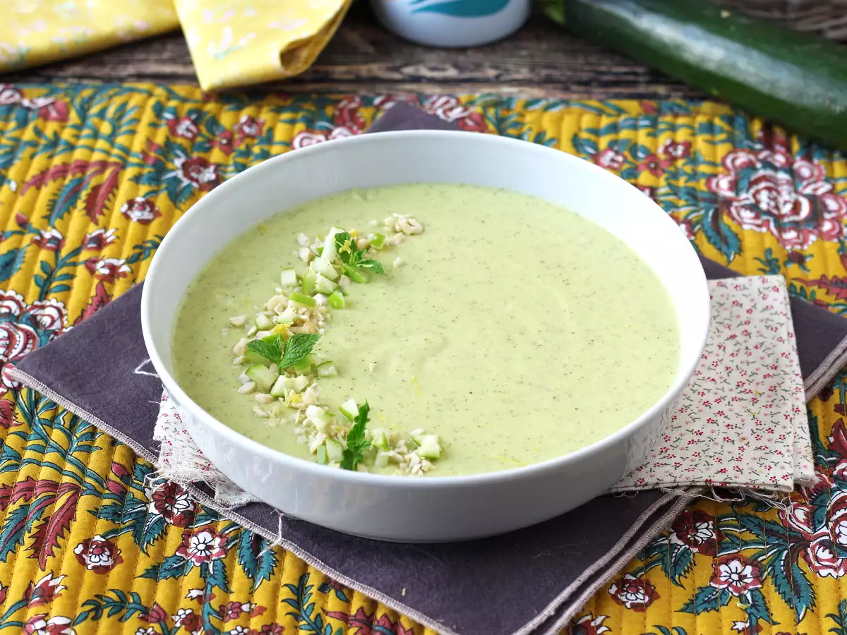Crema di zucchine con mela verde e yogurt: ricetta veloce e raffinata - foto 5