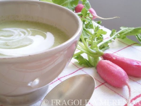 Crema di zucchine e foglie di ravanello