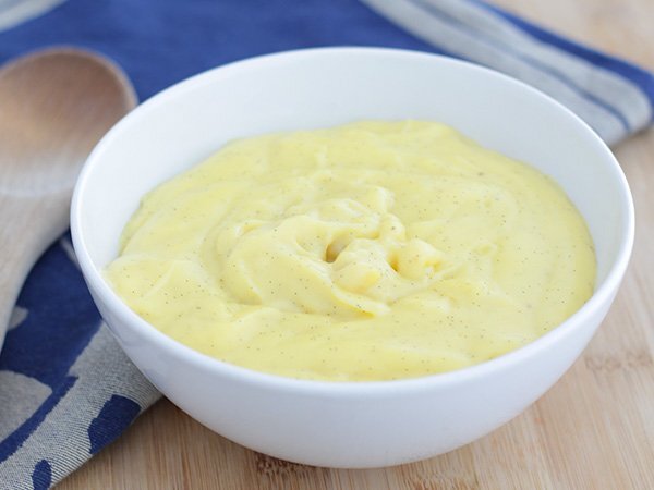 Crema pasticcera alla vaniglia - Ricetta classica Crema pasticcera alla vaniglia - Ricetta classica