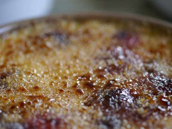 Crème brûlée ai frutti di bosco...e una nevicata di coriandoli colorati, foto 4