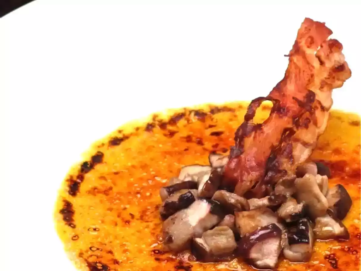 Crème brulée di zucca con porcini e pancetta croccante