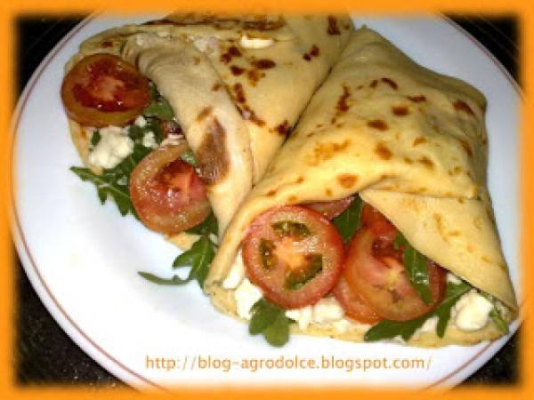 Crepes con stracchino, rucola e pomodoro