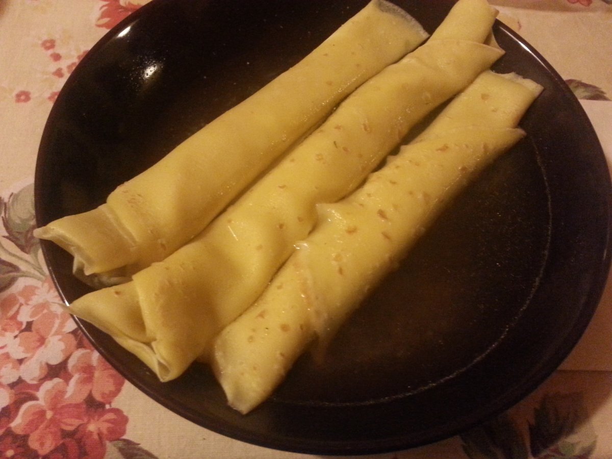 Crepes in brodo di pollo (Crespelle 'mbosse)