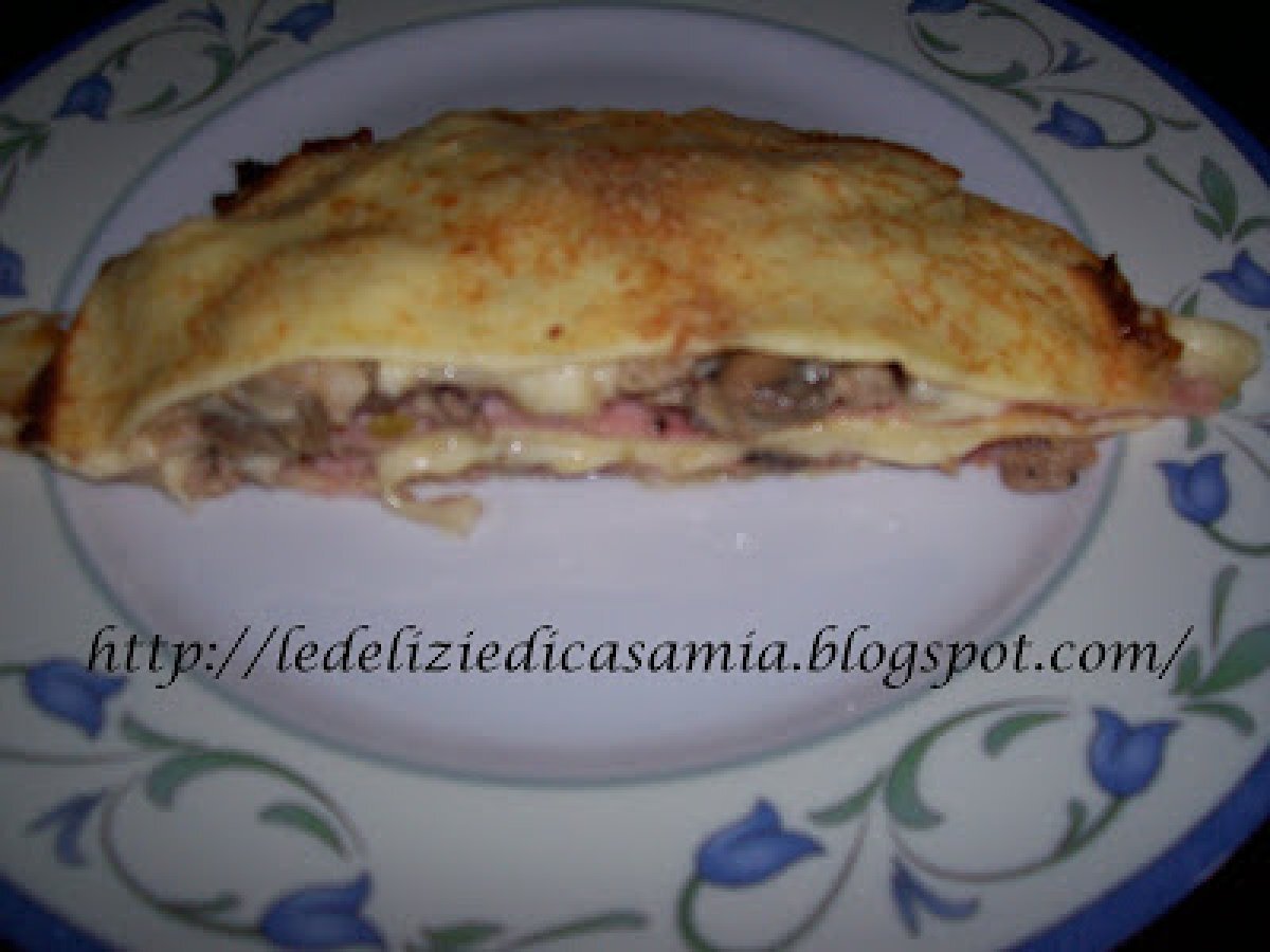 Crepes ripiene con salsiccia e funghi....