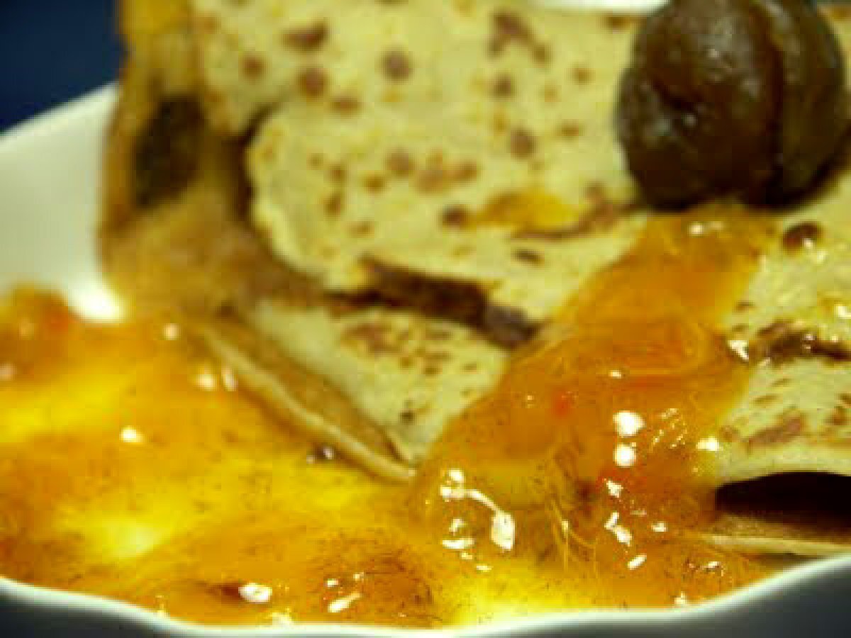 Crepes soffici alla farina di castagne e ricotta, con kaki e marrons glacés
