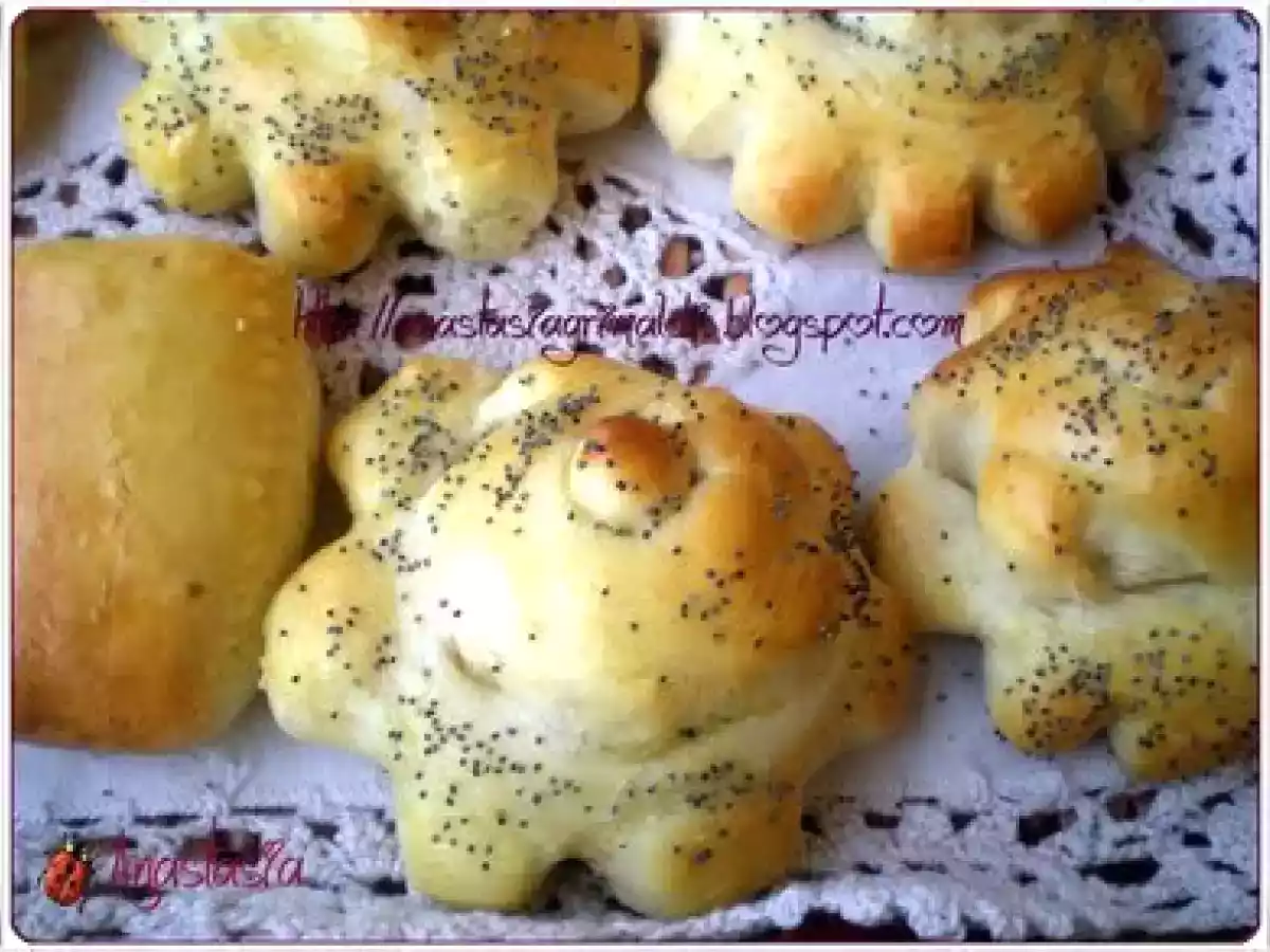 Crescente al gorgonzola delle sorelle simili