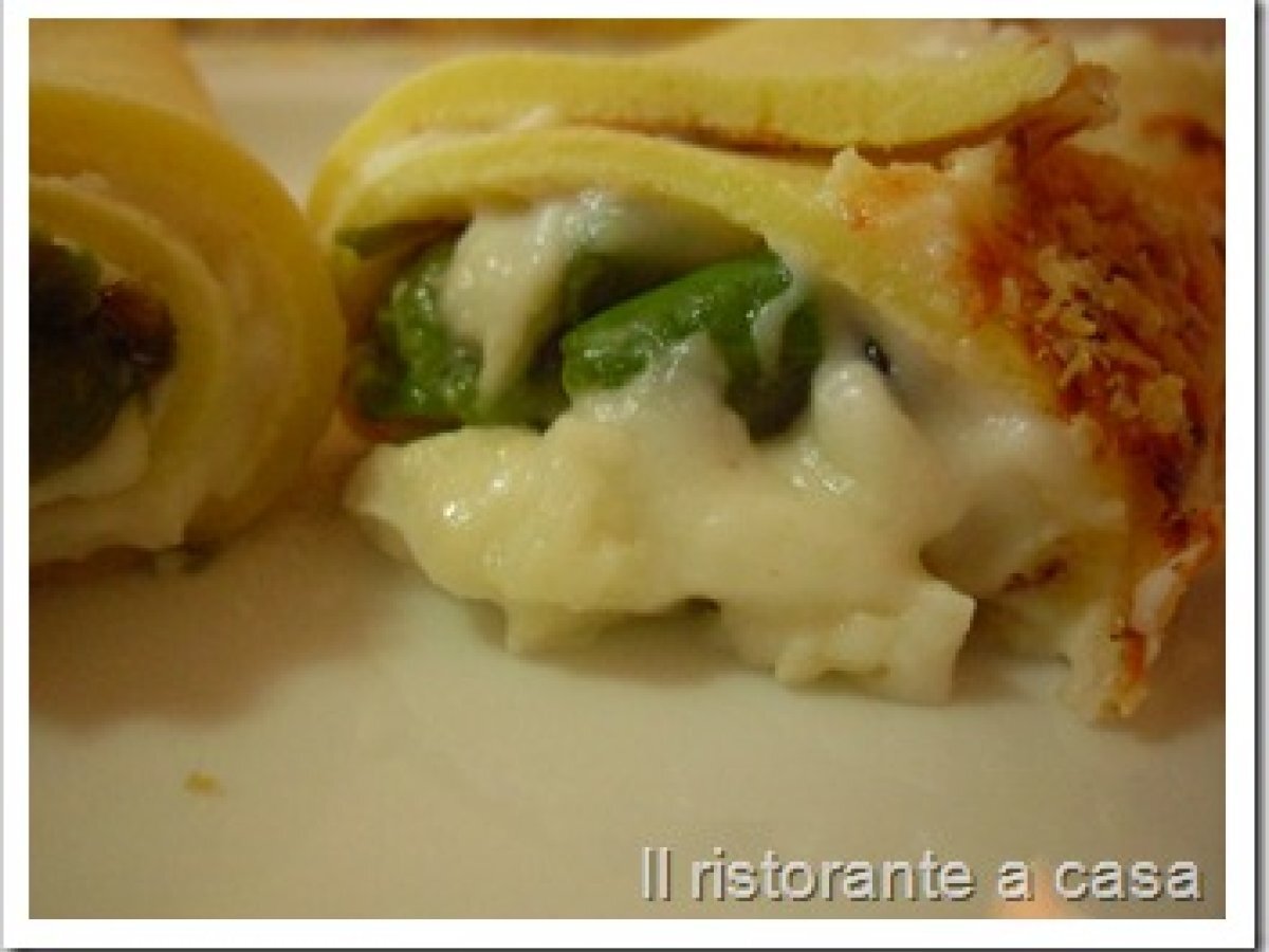 Crespelle con asparagi e brie