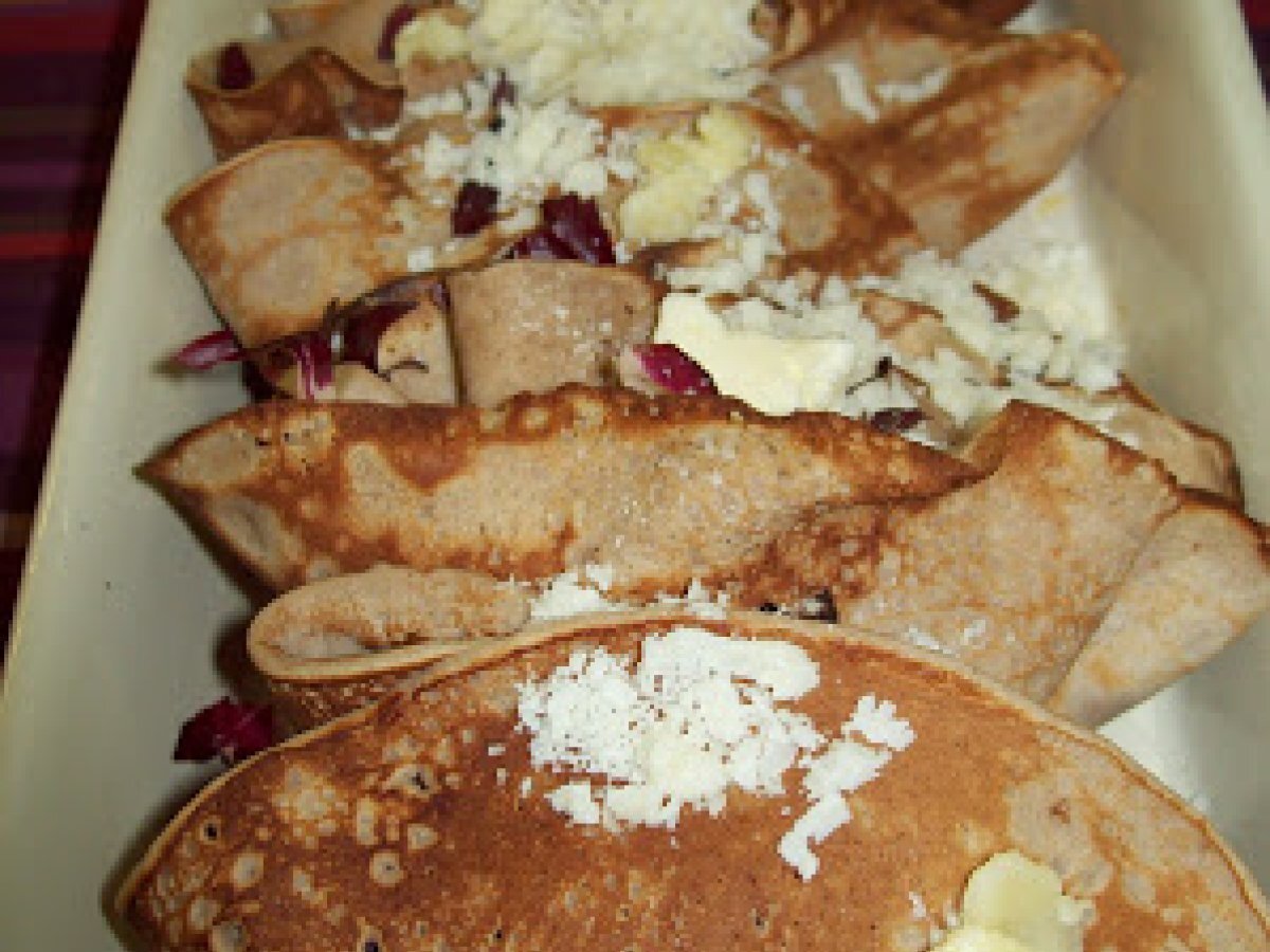 CRESPELLE DI CASTAGNE CON RADICCHIO TALEGGIO E NOCI