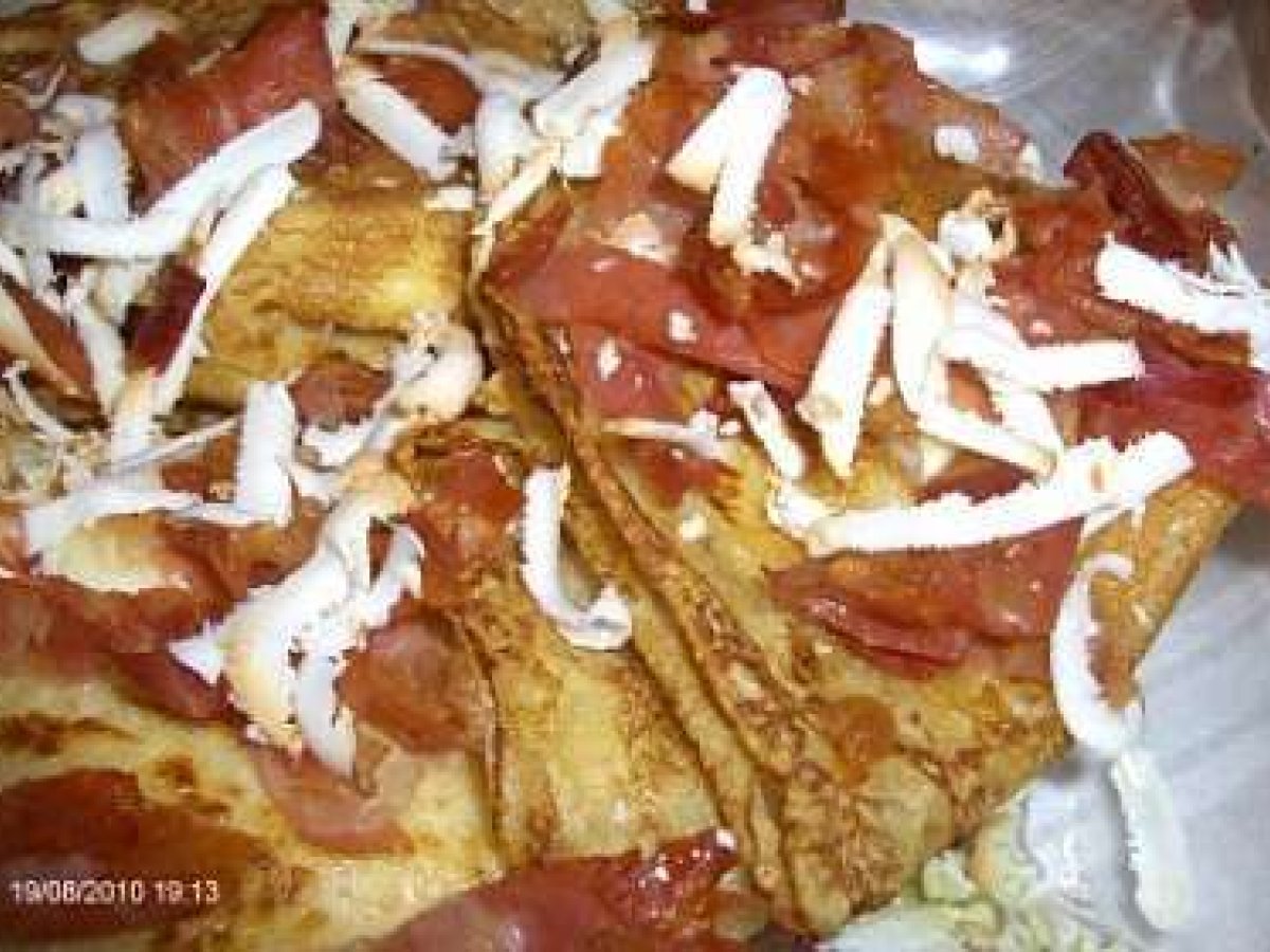 CRESPELLE RIPIENE CON FORMAGGIO E CIPOLLA