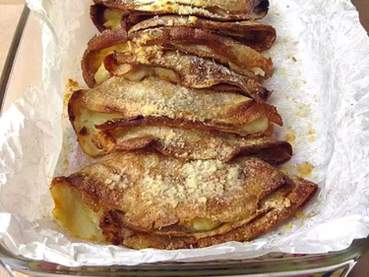 Crespelle saracene con cipolle, patate e Asiago - foto 2