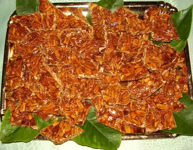 Croccante di mandorle sardo (su gattou de mendula)