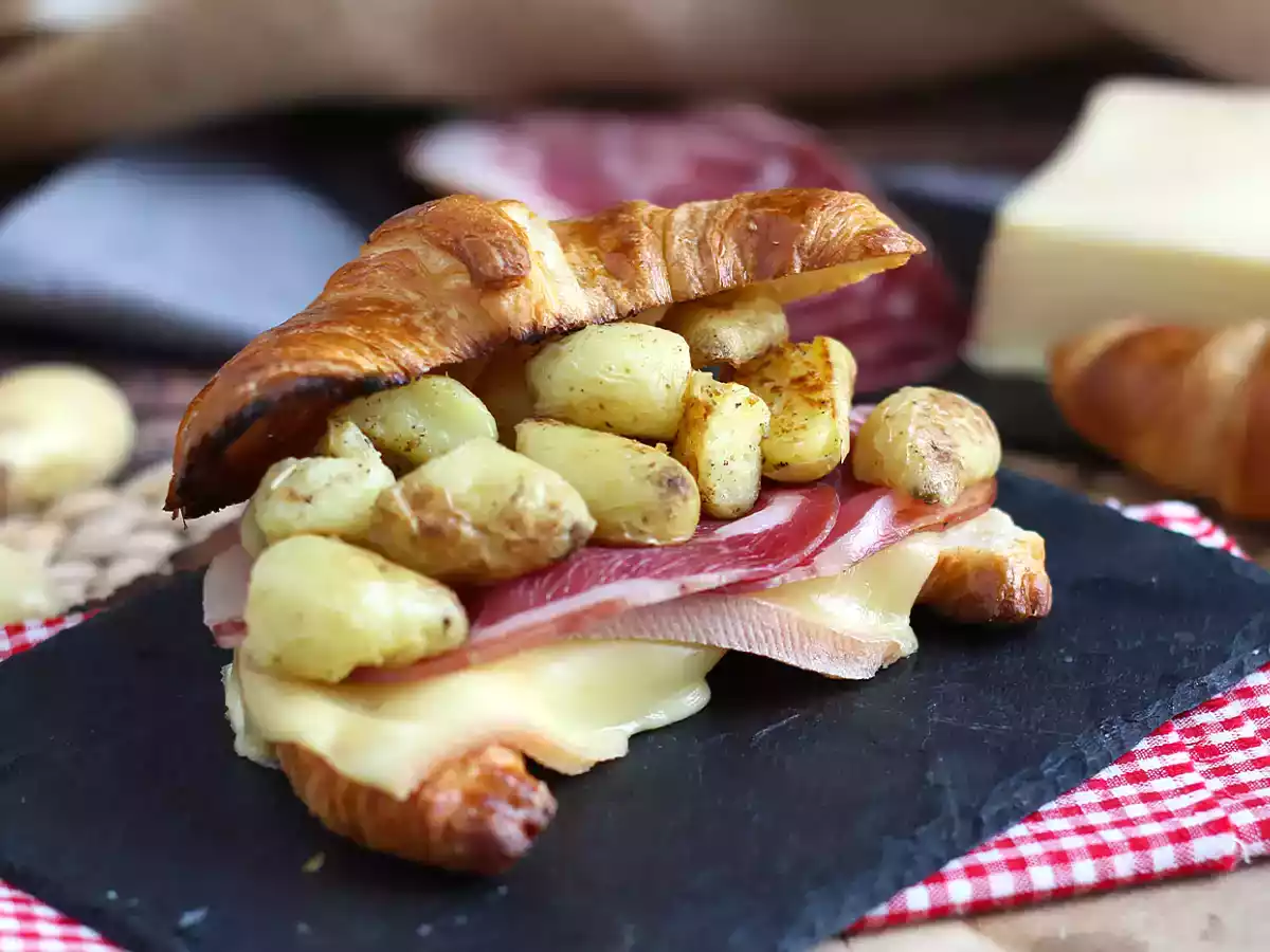 Croissant salato stile raclette - Idee Brunch