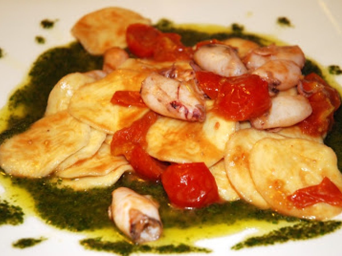 Crosetti (Croxetti) con calamari novelli,
