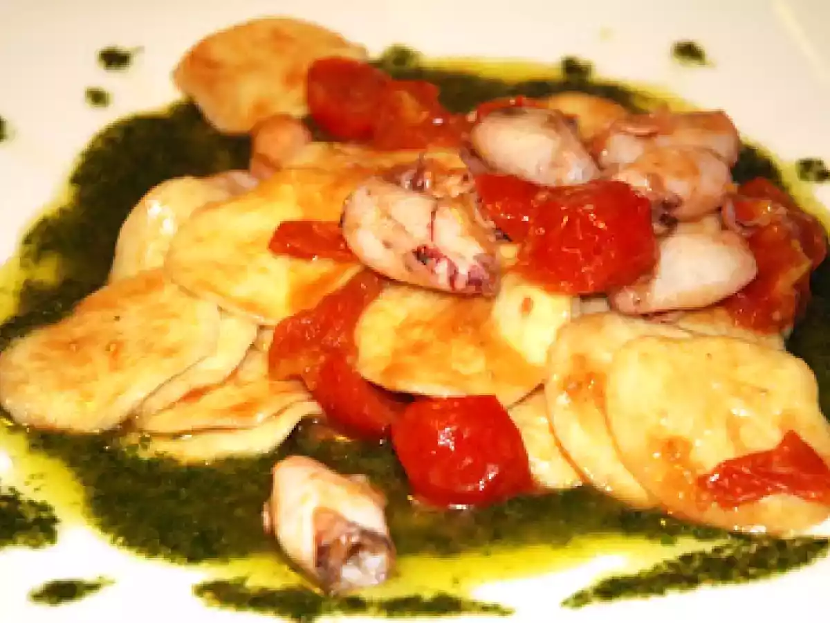 Crosetti (Croxetti) con calamari novelli, 
