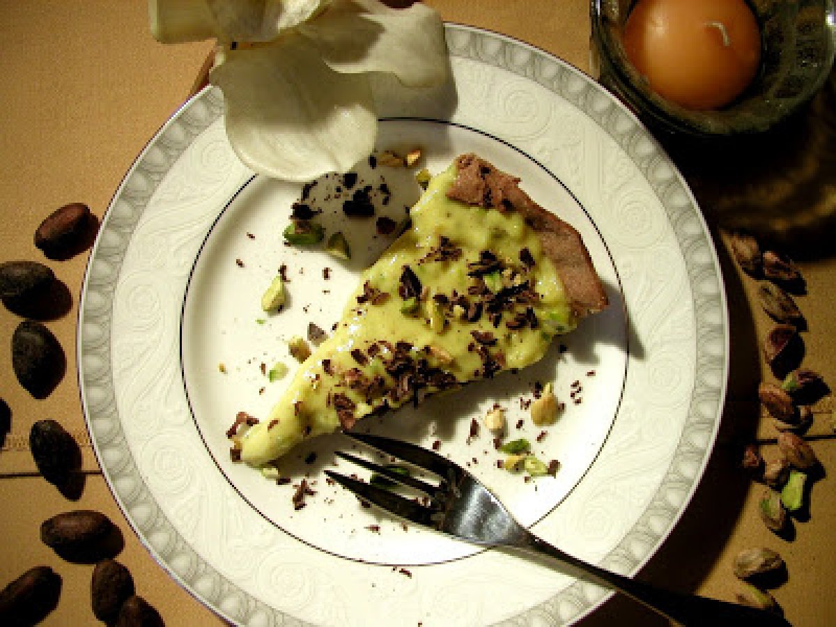 Crostata al cacao con cioccolato e pistacchi