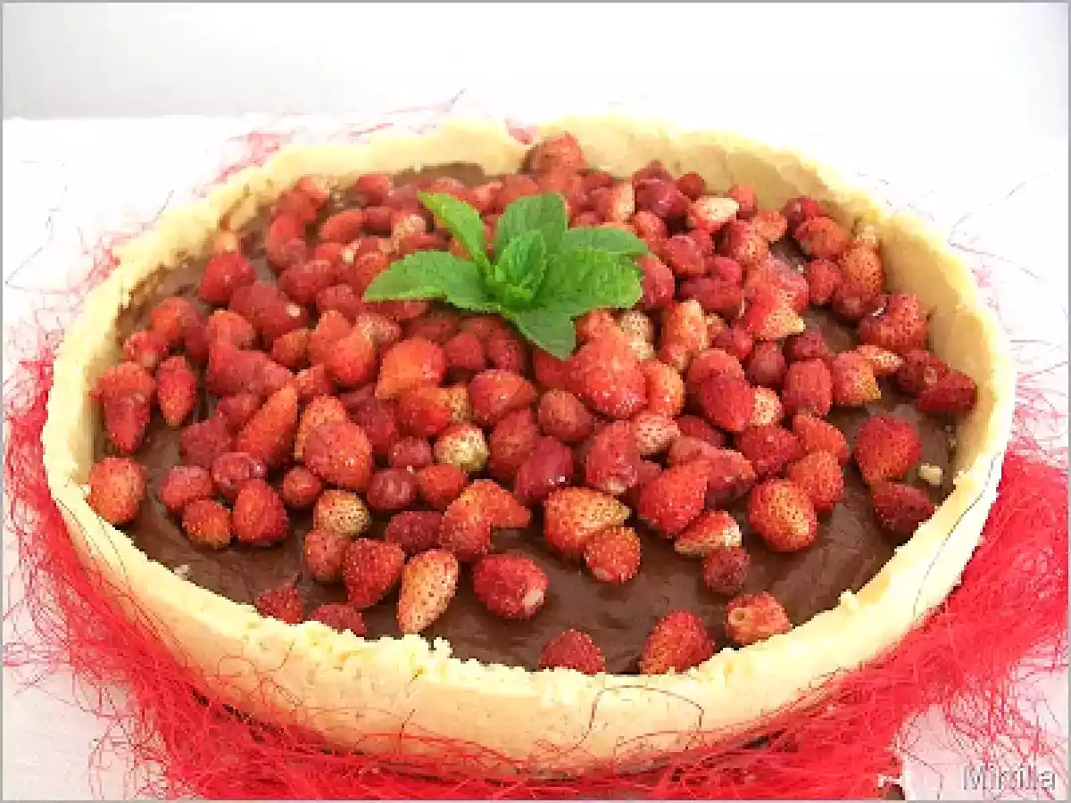 CROSTATA AL CIOCCOLATO E FRAGOLINE DI BOSCO