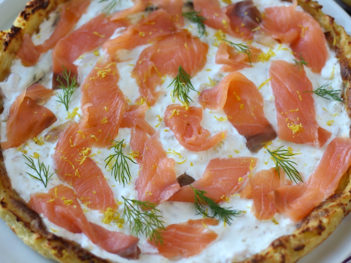 Crostata al salmone affumicato, yogurt greco e limone con base di patate - foto 4