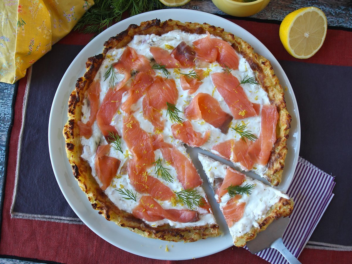 Crostata al salmone affumicato, yogurt greco e limone con base di patate - foto 7