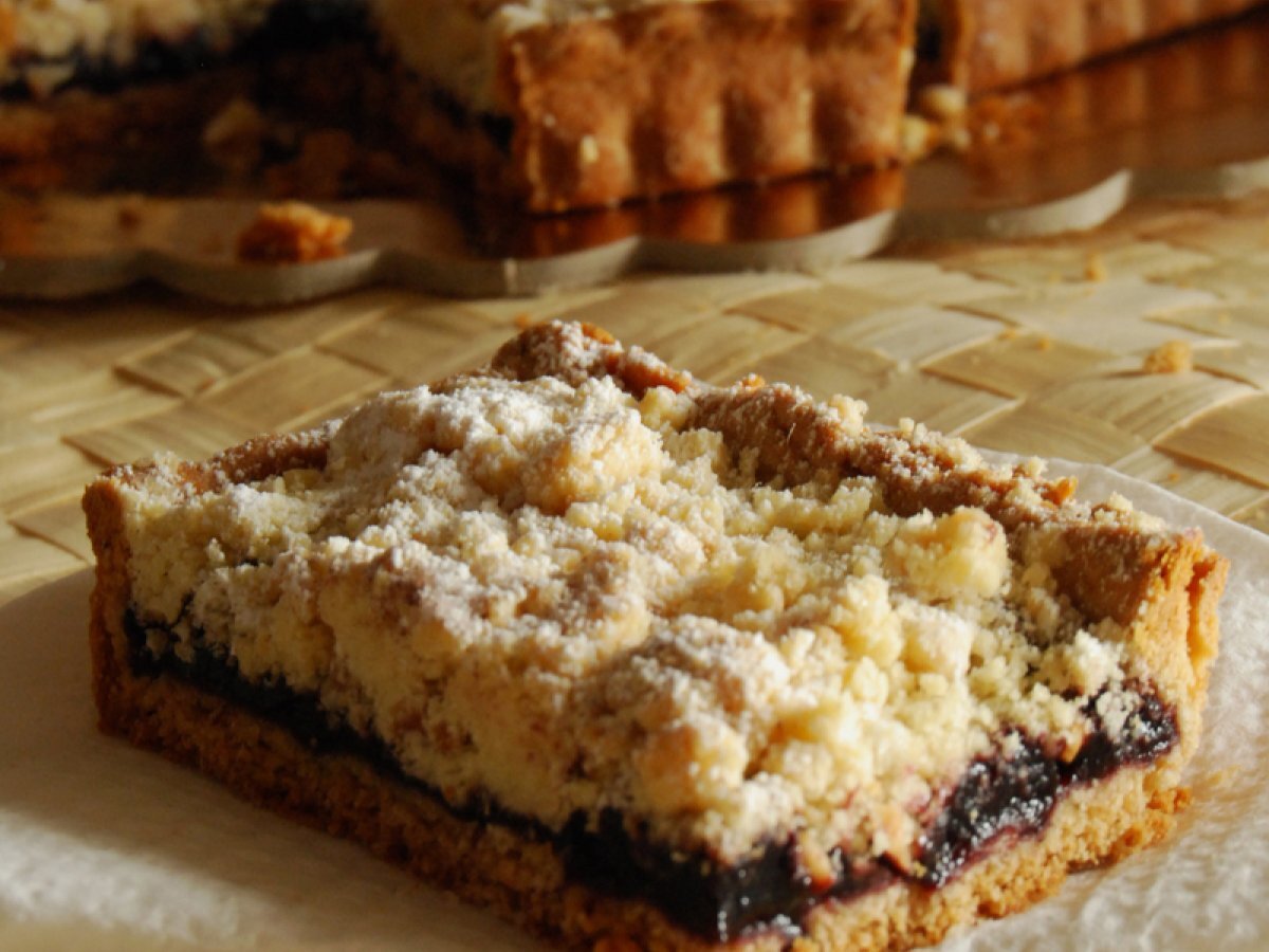 CROSTATA AL SAMBUCO CON CRUMBLE DI NOCCIOLE