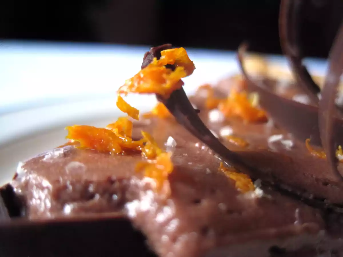 Crostata alle mandorle con fascia bicolore, scorza d' arancia e riccioli di cioccolato - foto 6