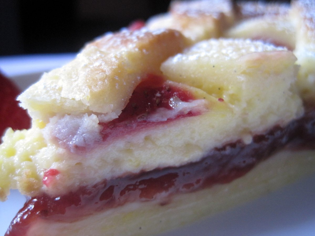 Crostata con confettura di fragole e crema pasticcera - foto 6