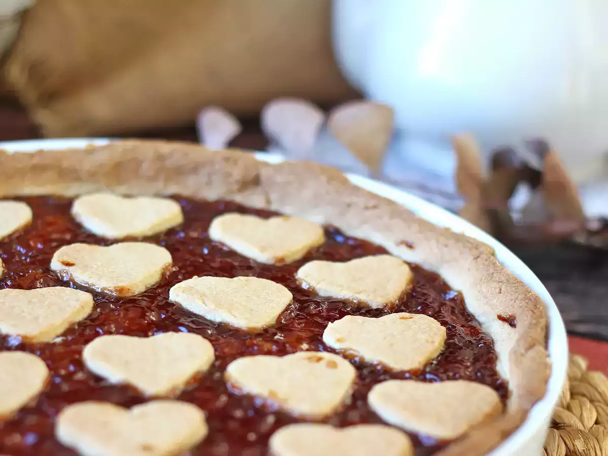 Crostata con confettura di fragole: ricetta classica di pasta frolla (anche a cuori) - foto 3