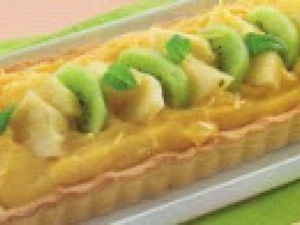 Crostata con crema, kiwi e ananas