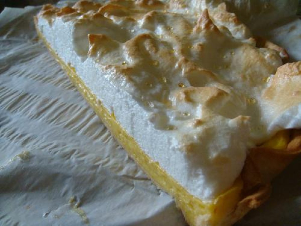 Crostata con Crema Pasticcera e Meringa