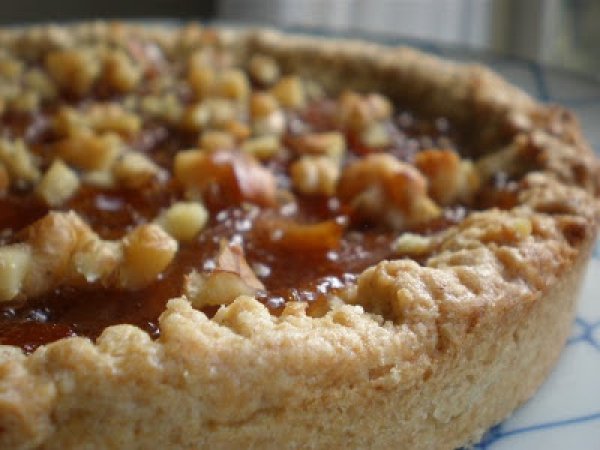 Crostata con grano saraceno, marmellata e noci