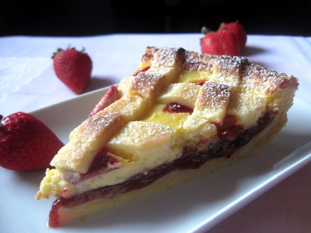 crostata con crema pasticcera e marmellata
