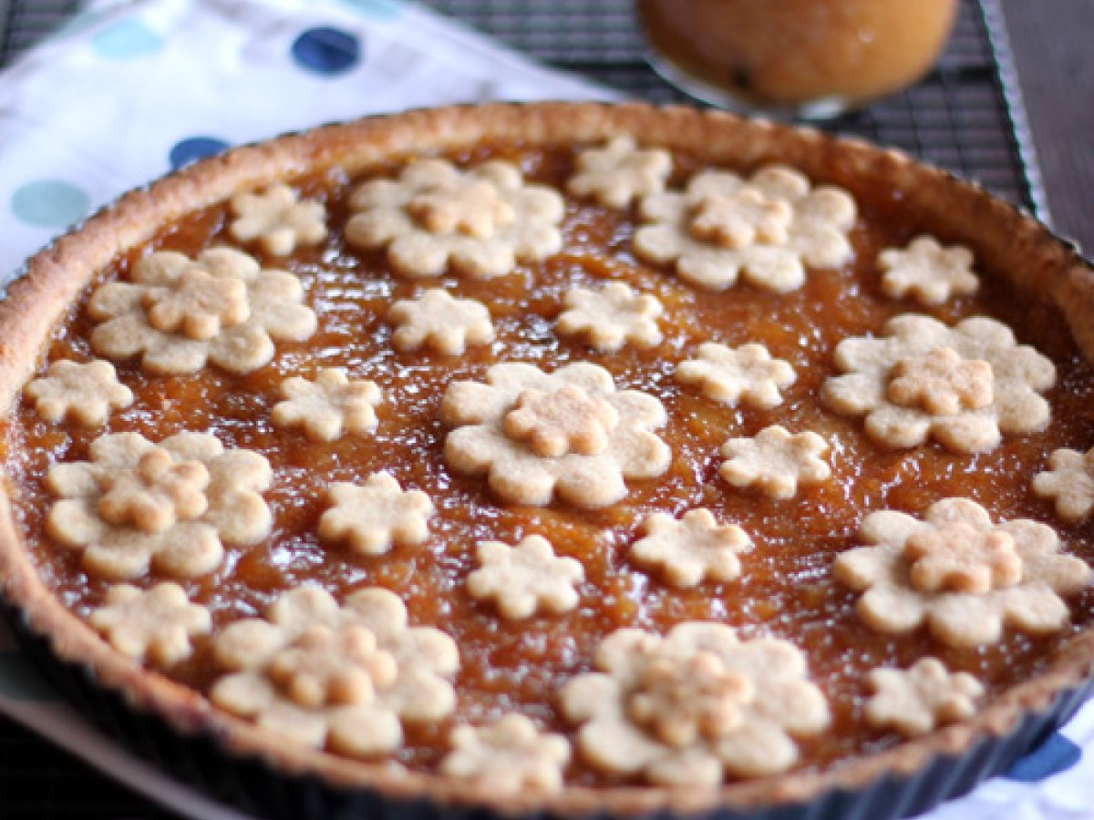 Crostata con Marmellata di Pesche Selvatiche, Amaretti e Mandorle