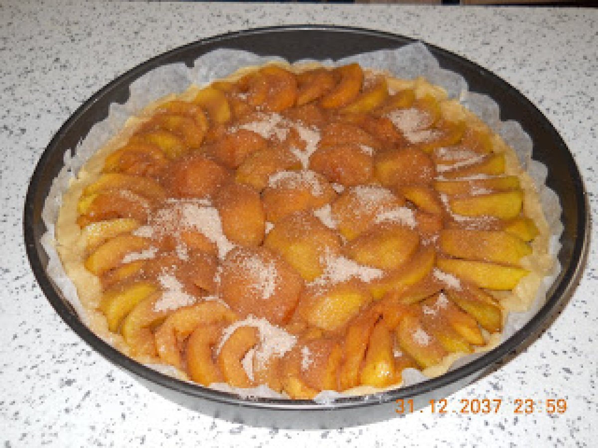 Crostata con pesche e cannella