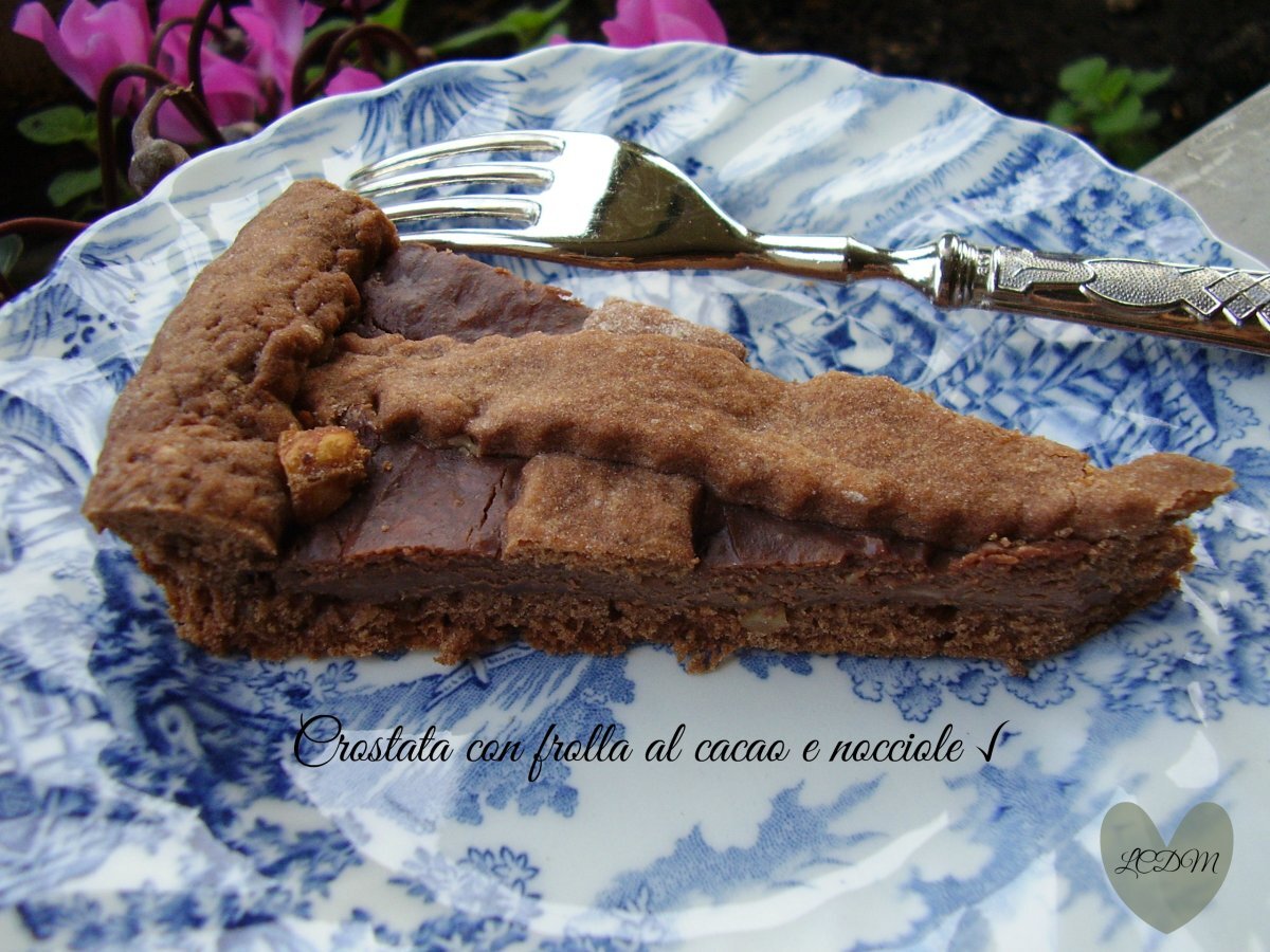 Crostata di frolla al cacao e nocciole con crema di ricotta al cacao