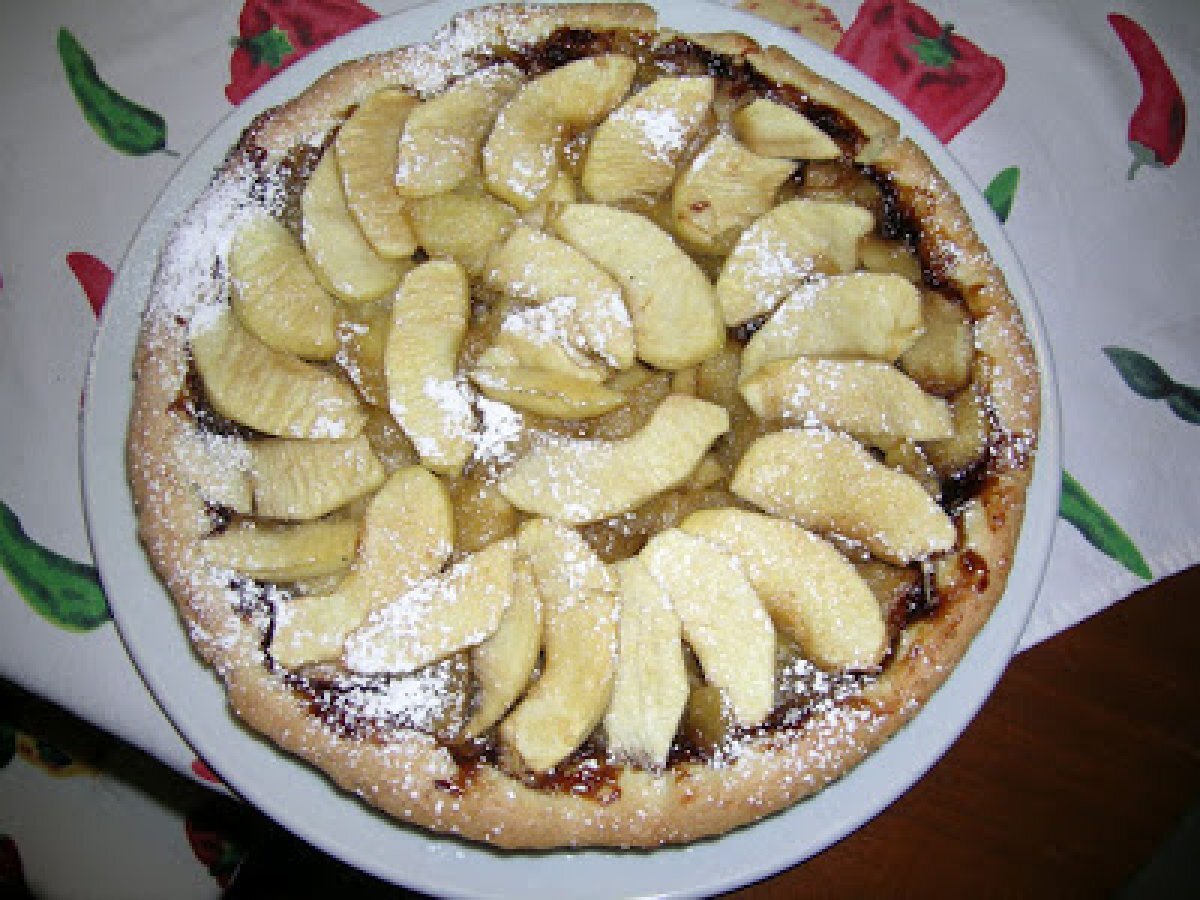 Crostata di mele con marmellata di fragole e aceto balsamico