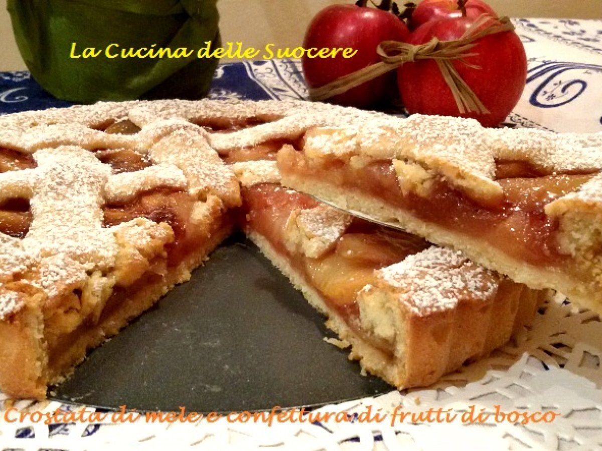 Crostata di mele e confettura di frutti di bosco