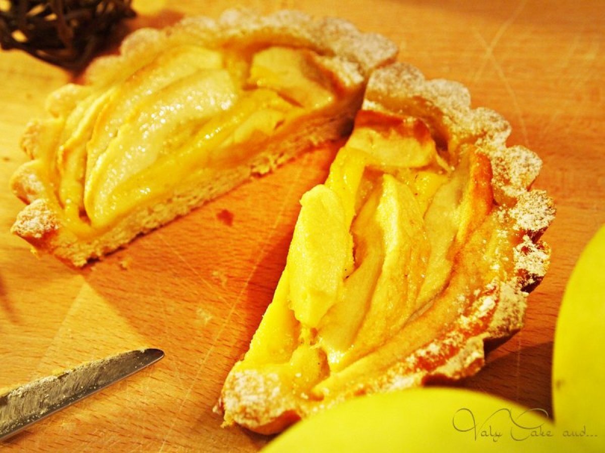 Crostata di mele e crema alla vaniglia