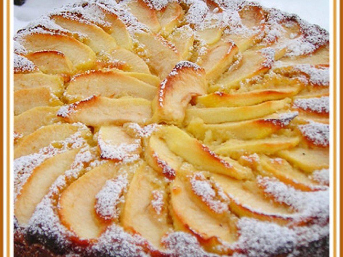 CROSTATA DI MELE E MARZAPANE CON FROLLA ALLE MANDORLE