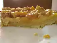 Crostata di pesche caramellate all'amaretto