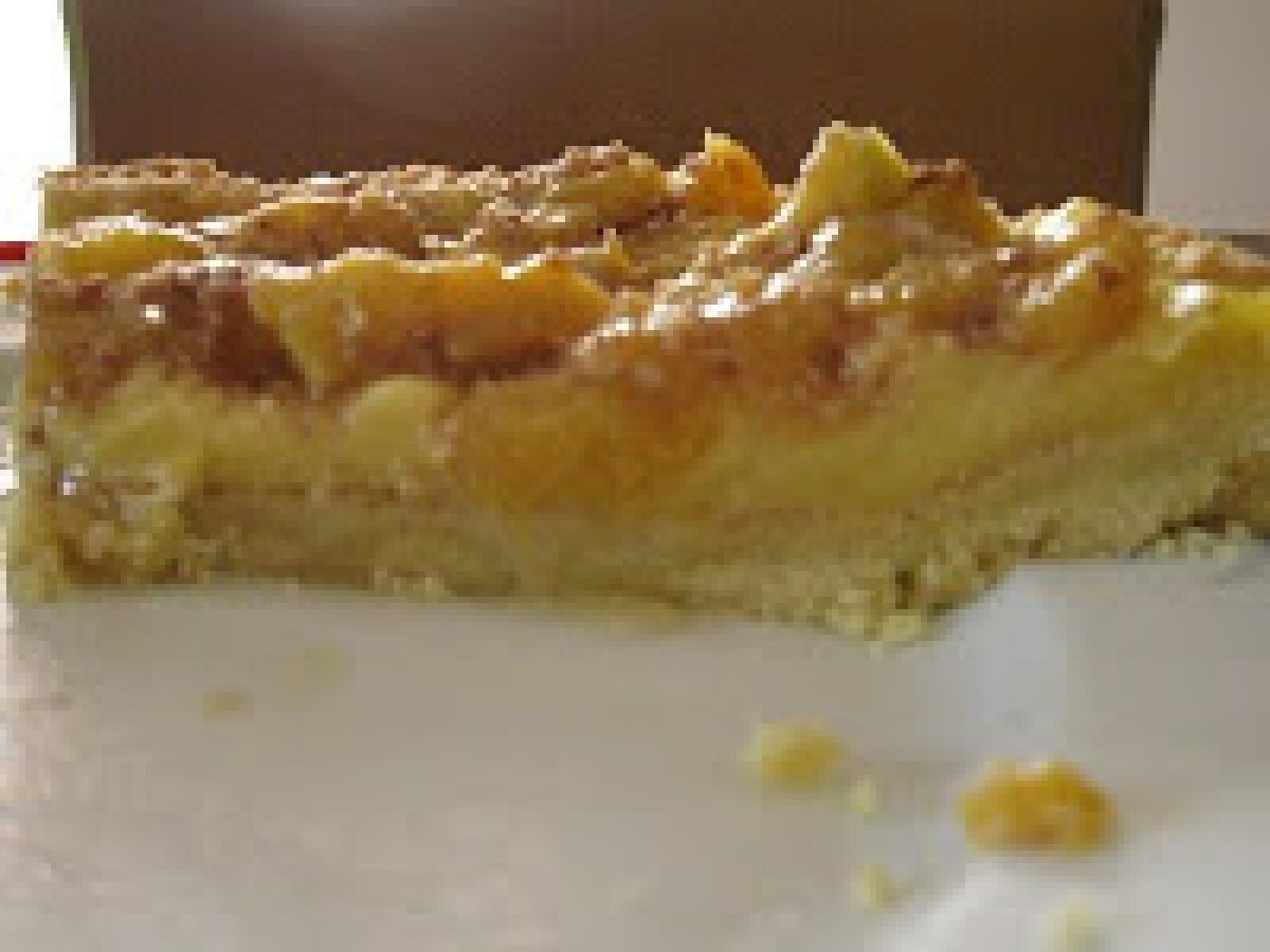 Crostata di pesche caramellate all'amaretto