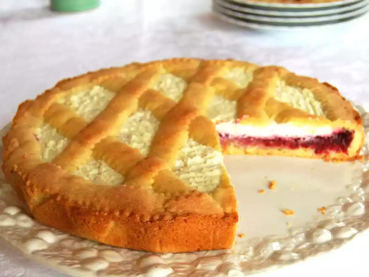 Crostata di ricotta e confettura di visciole con frolla alle mandorle